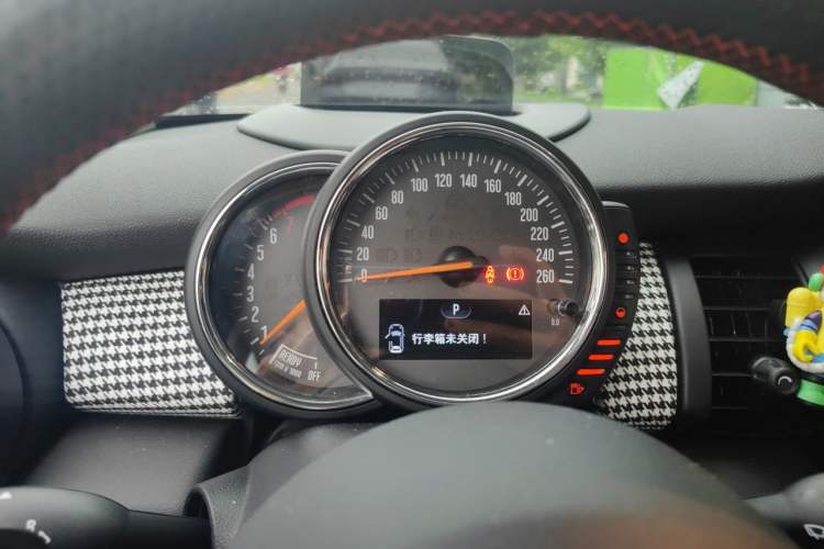 Used MINI 2016 2.0T COOPER S Pioneer Edition Five-Door Model Instrument Cluster