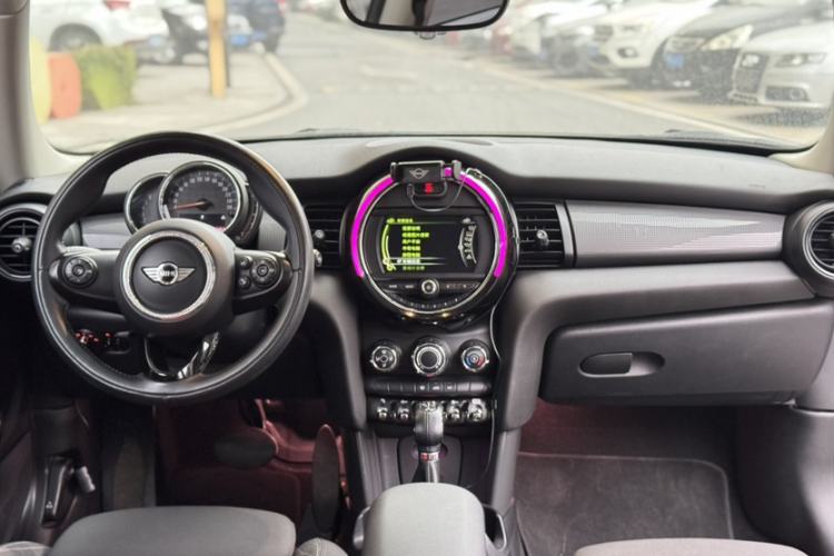 Used MINI 2016 1.5T COOPER Interior 1