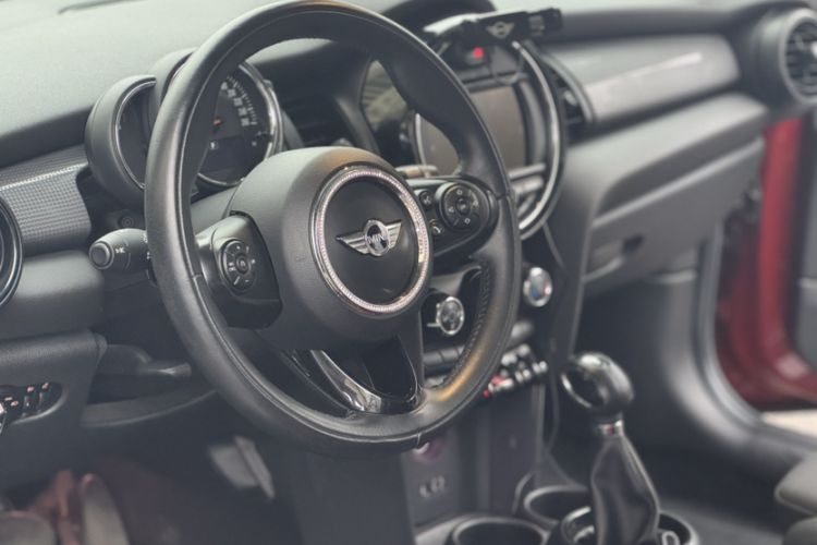 Used MINI 2016 1.5T COOPER Interior 3