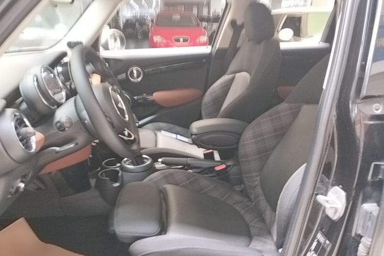 Used MINI 2016 1.5T COOPER SEVEN Five-Door Edition Left Front Seat