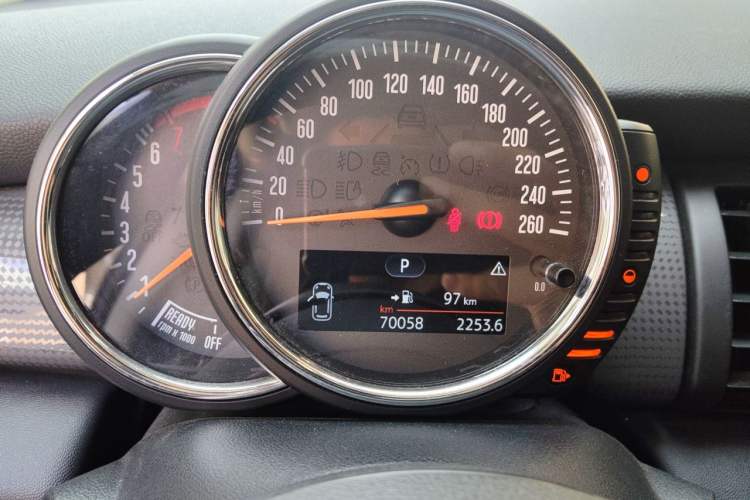 Used MINI 2016 1.5T COOPER Odometer Close Up