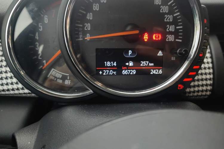 Used MINI 2016 2.0T COOPER S Pioneer Edition Five-Door Model Odometer Close Up