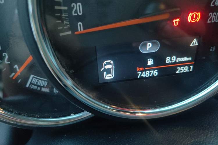 Used MINI 2016 1.5T COOPER Odometer Close Up