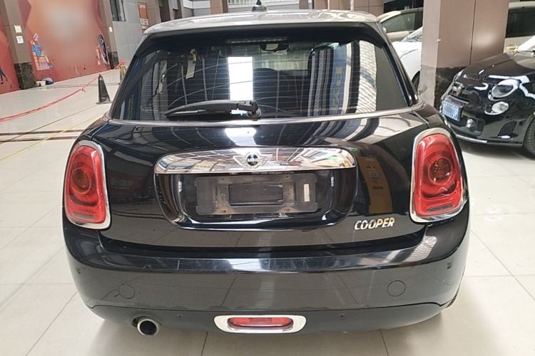 Used MINI 2016 1.5T COOPER SEVEN Five-Door Edition Rear