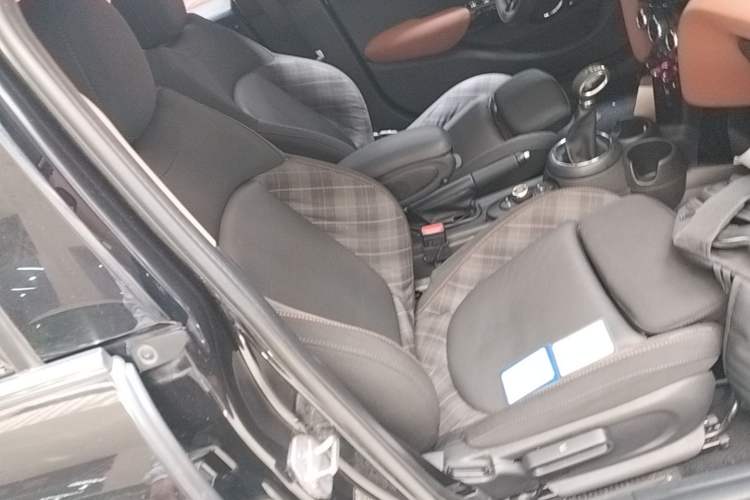 Used MINI 2016 1.5T COOPER SEVEN Five-Door Edition Right Front Seat