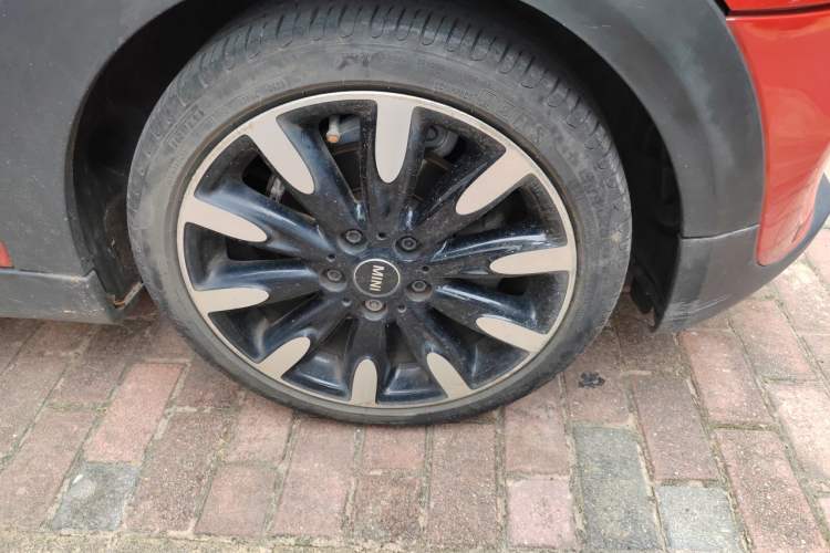 Used MINI 2016 1.5T COOPER Five-Door Edition Right Front Wheel Hub