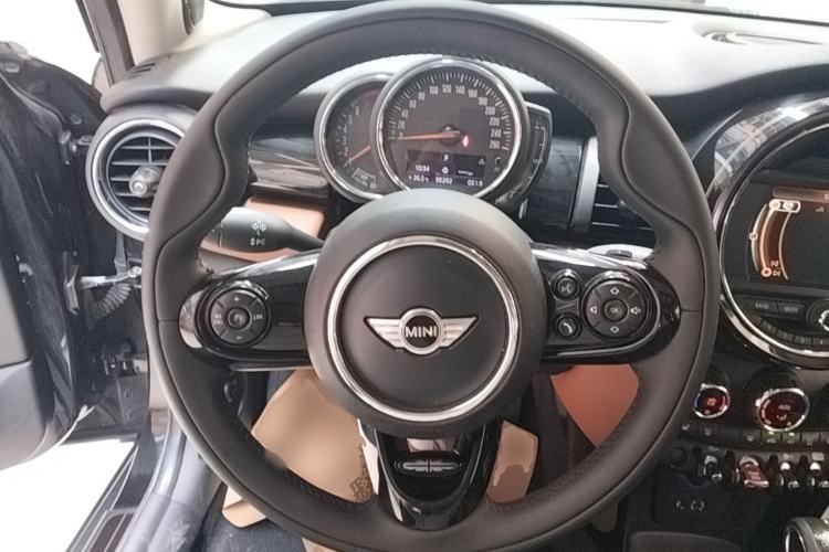 Used MINI 2016 1.5T COOPER SEVEN Five-Door Edition Steering Wheel