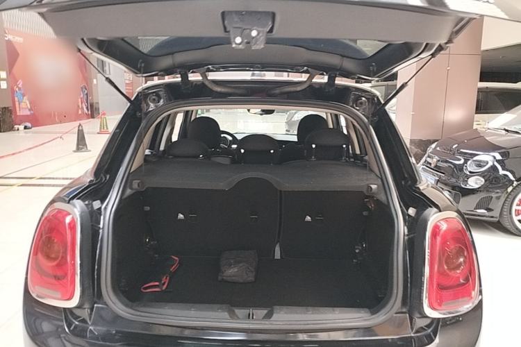 Used MINI 2016 1.5T COOPER SEVEN Five-Door Edition Trunk