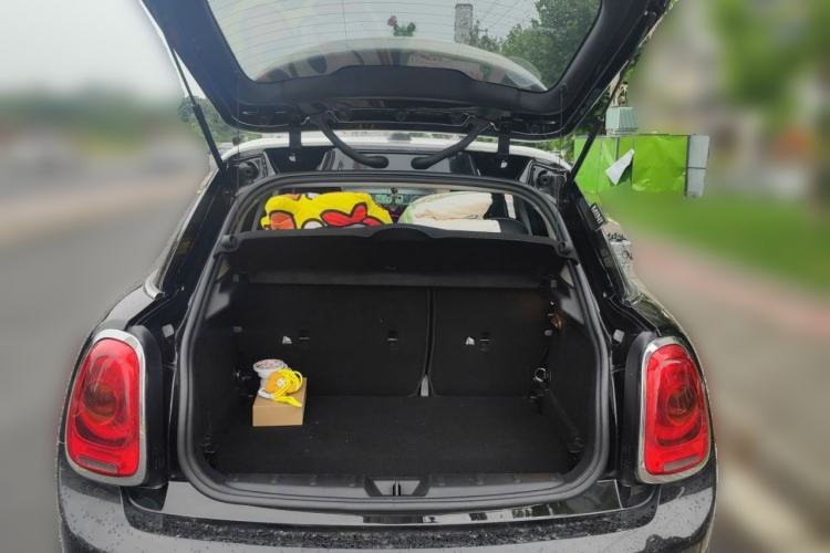 Used MINI 2016 2.0T COOPER S Pioneer Edition Five-Door Model Trunk