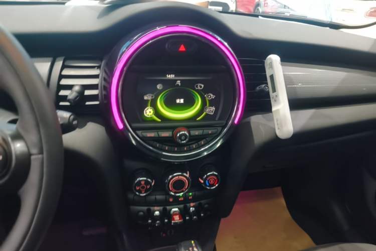 Used MINI 2016 1.5T COOPER Five-Door Edition Audio And AC Panel