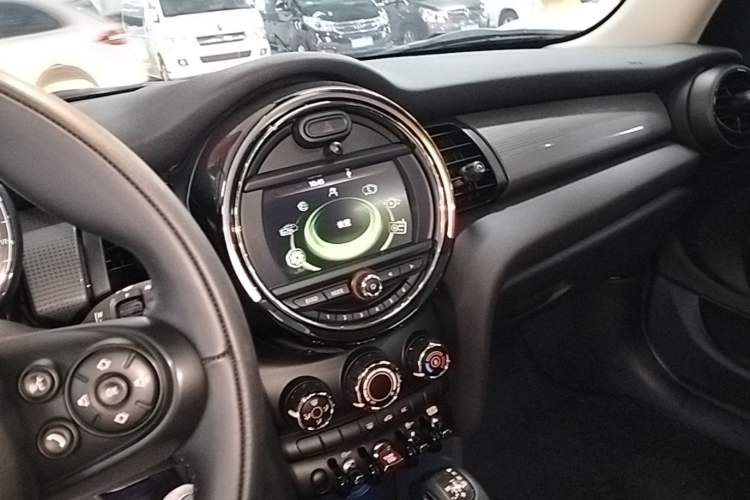 Used MINI 2016 1.5T COOPER Five-Door Edition Audio And AC Panel