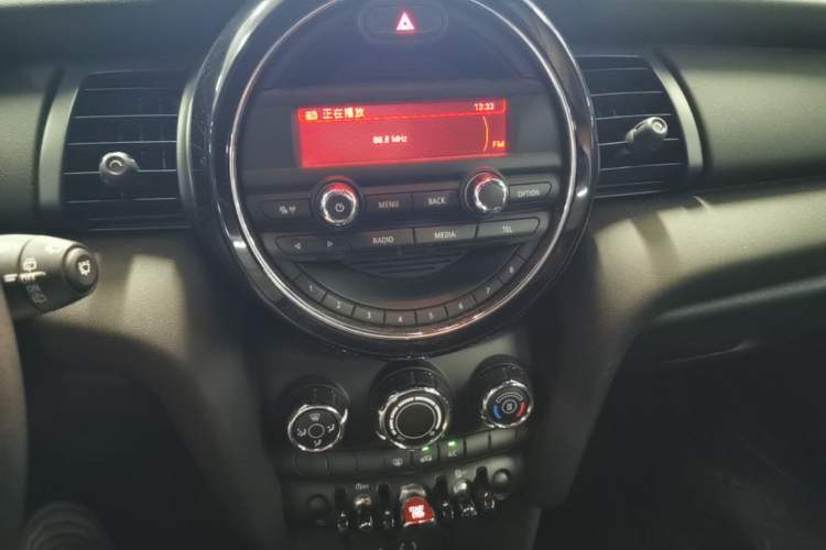 Used MINI 2016 1.2T ONE Five-Door Edition Audio And AC Panel