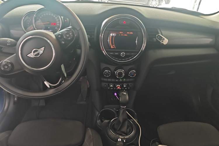 Used MINI 2016 1.5T COOPER Five-Door Edition Audio And AC Panel