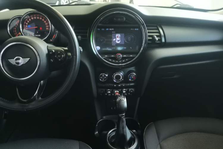 Used MINI 2016 1.2T ONE Pioneer Edition Five-Door Version Audio And AC Panel