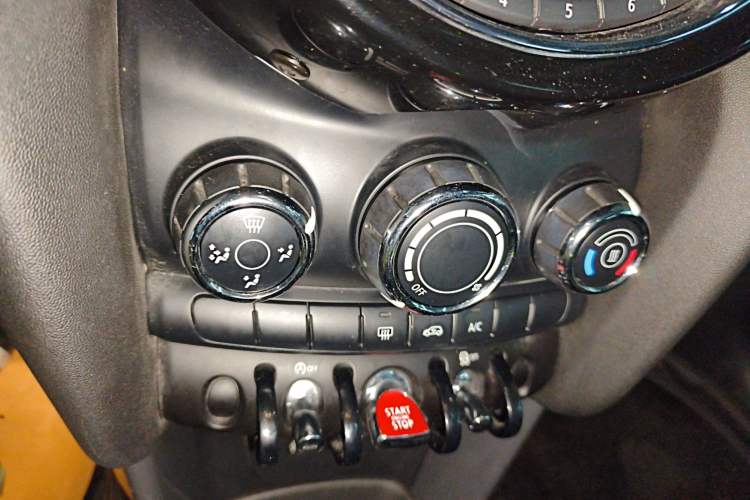 Used MINI 2016 1.2T ONE Pioneer Edition Five-Door Version Audio And AC Panel