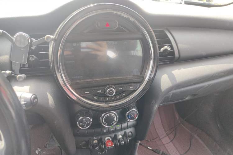 Used MINI 2016 1.2T ONE Pioneer Edition Audio And AC Panel
