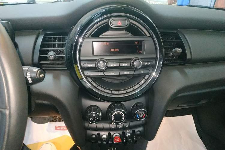 Used MINI 2016 1.2T ONE Pioneer Edition Audio And AC Panel