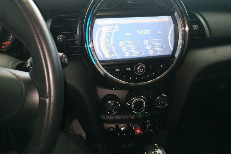 Used MINI 2016 1.2T ONE Five-Door Edition Audio And AC Panel