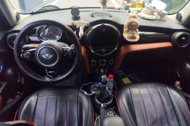 Used MINI 2016 1.5T COOPER SEVEN Five-Door Edition Center Console