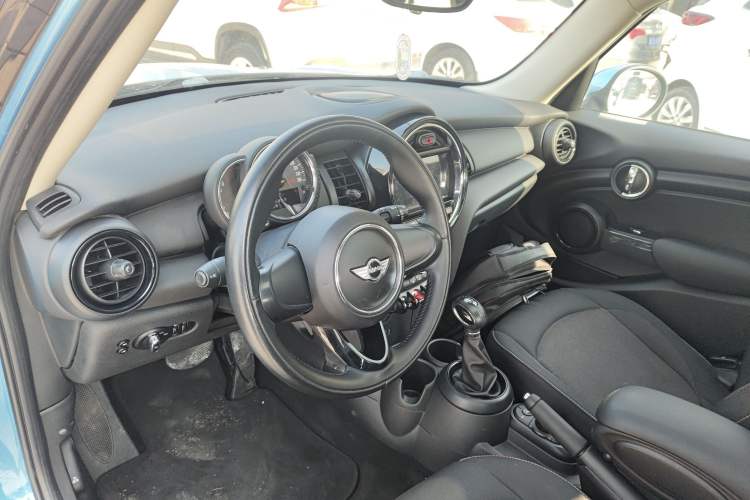 Used MINI 2016 1.2T ONE Five-Door Edition Center Console