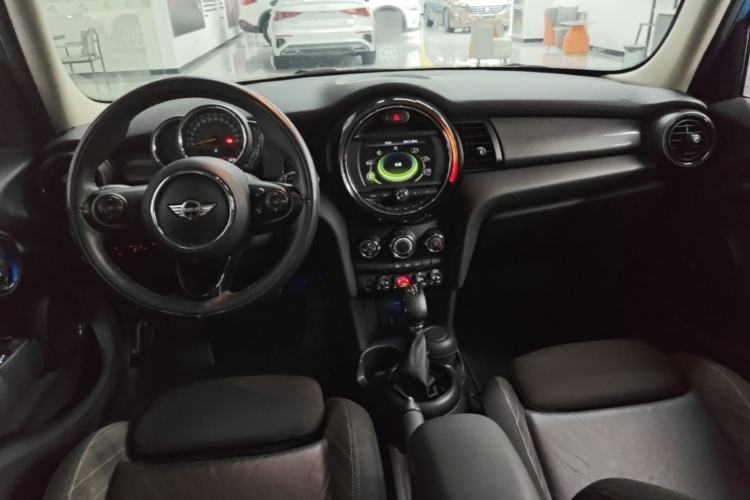 Used MINI 2016 1.5T COOPER Five-Door Edition Center Console