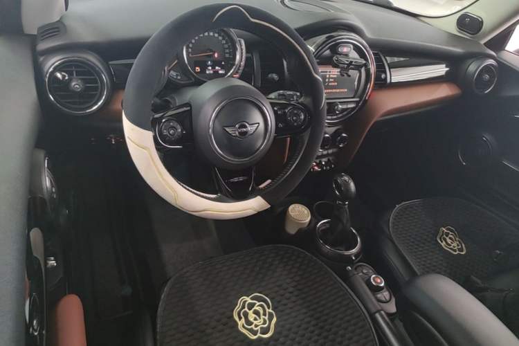 Used MINI 2016 1.5T COOPER SEVEN Center Console