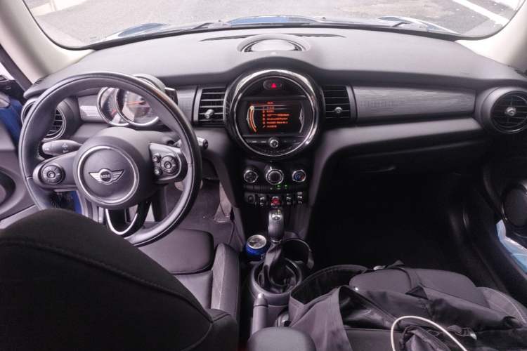 Used MINI 2016 1.5T COOPER Center Console