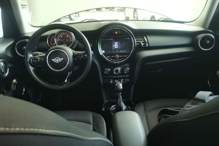 Used MINI 2016 1.2T ONE Pioneer Edition Five-Door Version Center Console