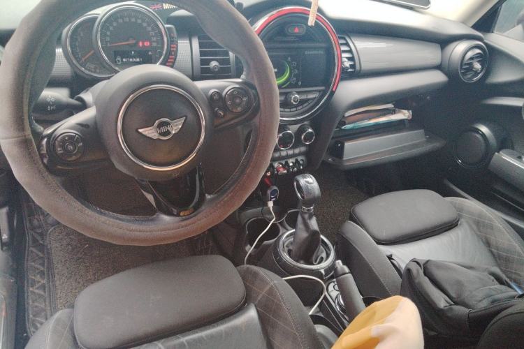 Used MINI 2016 1.5T COOPER Avant-Garde Center Console