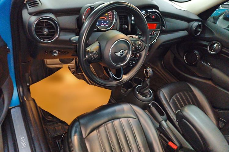 Used MINI 2016 1.2T ONE Pioneer Edition Five-Door Version Center Console