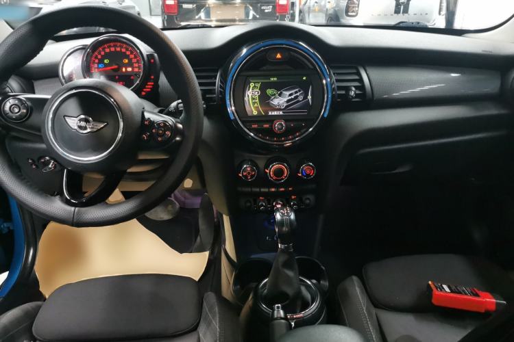 Used MINI 2016 1.5T COOPER Five-Door Edition Center Console