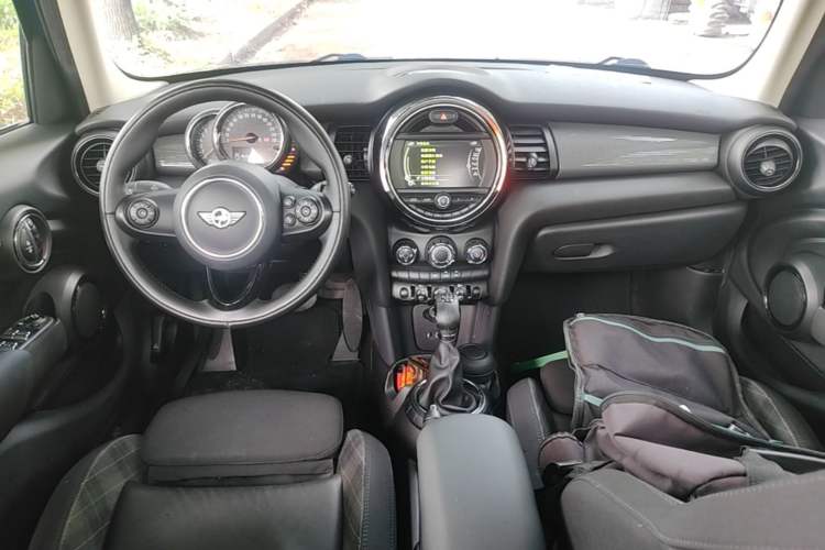 Used MINI 2016 1.5T COOPER Five-Door Edition Center Console