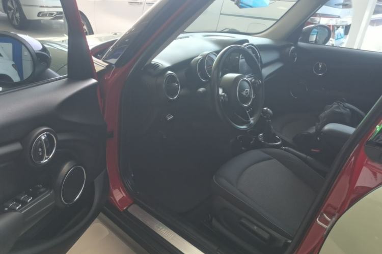Used MINI 2016 1.2T ONE Pioneer Edition Five-Door Version Driver Seat