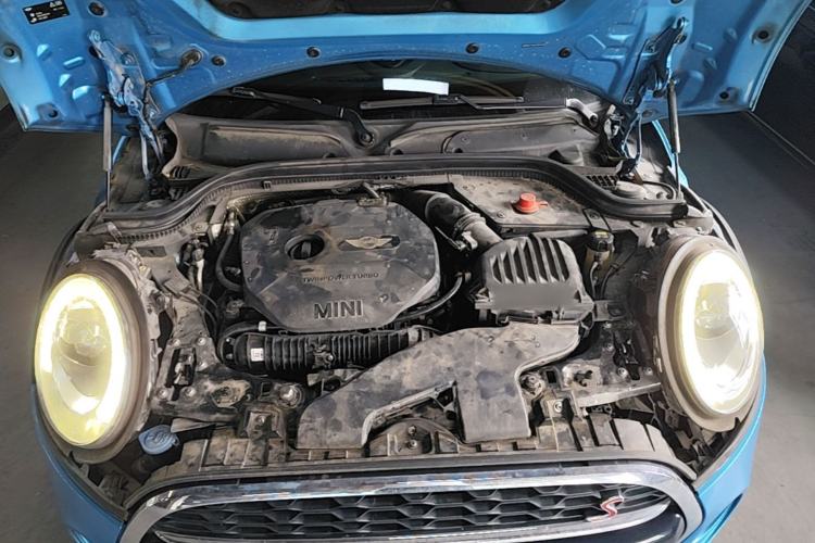 Used MINI 2016 2.0T COOPER S Pioneer Edition Five-Door Model Engine Bay