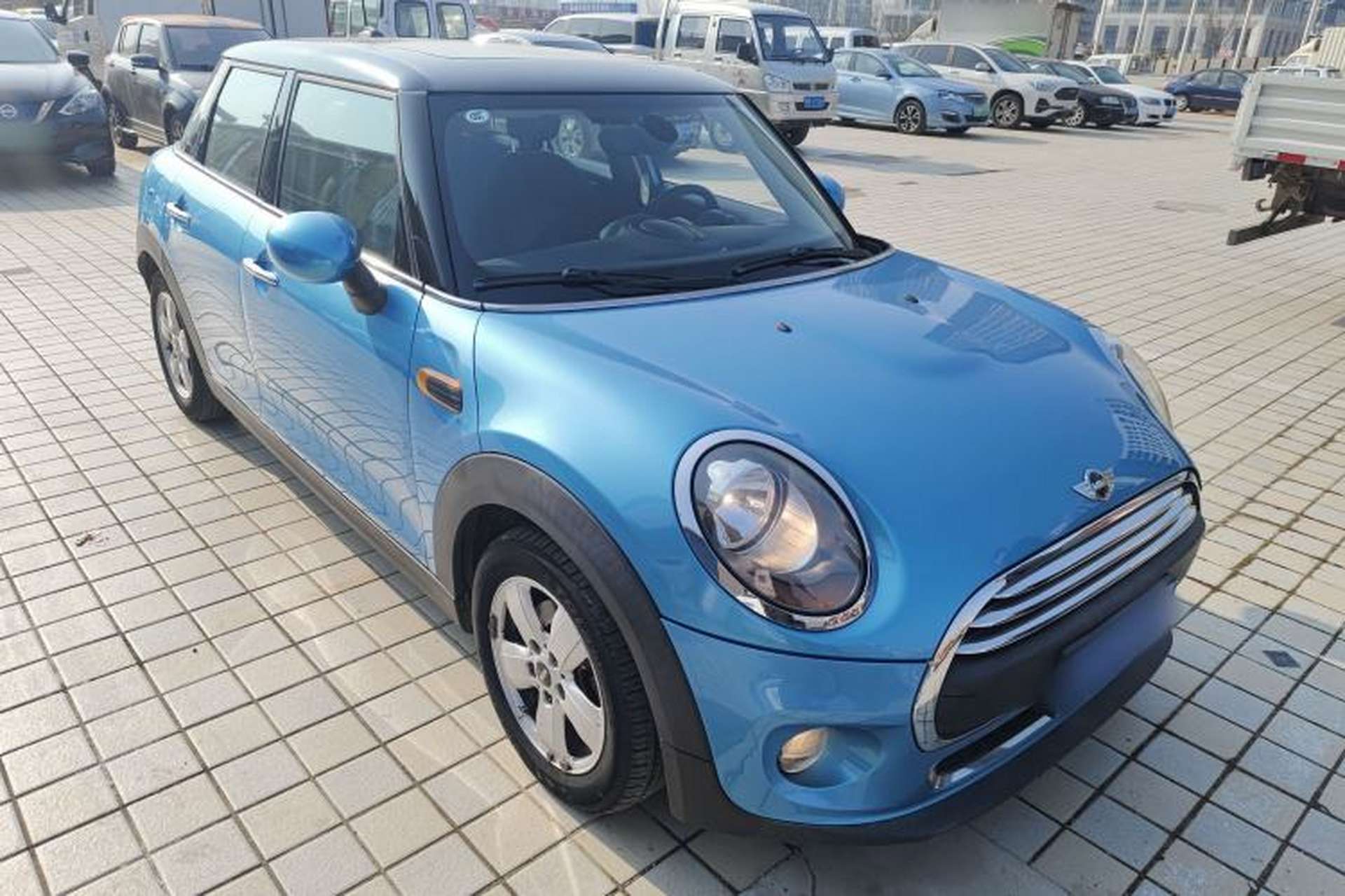 Used MINI 2016 1.2T ONE Five-Door Edition Front Right 45 Deg
