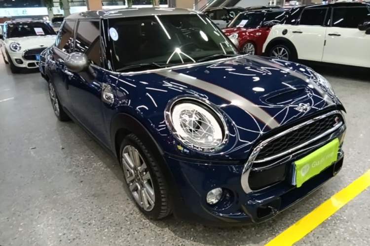 Used MINI 2016 2.0T COOPER S SEVEN Five-Door Edition Front Right 45 Deg