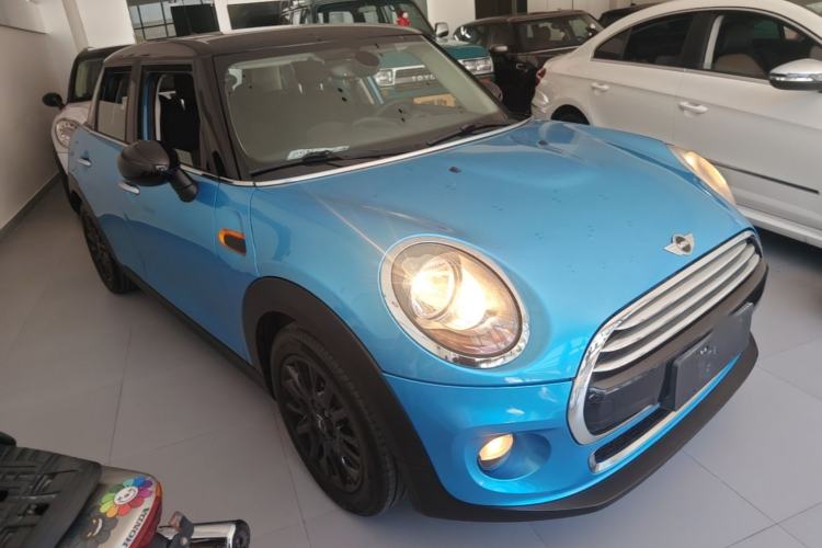 Used MINI 2016 1.5T COOPER Five-Door Edition Front Right 45 Deg