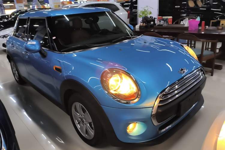 Used MINI 2016 1.2T ONE Five-Door Edition Front Right 45 Deg
