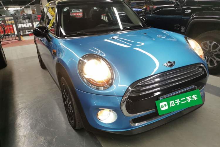 Used MINI 2016 1.5T COOPER Five-Door Edition Front Right 45 Deg