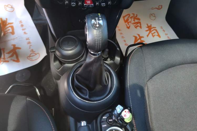 Used MINI 2016 1.2T ONE Pioneer Edition Five-Door Version Gear Lever