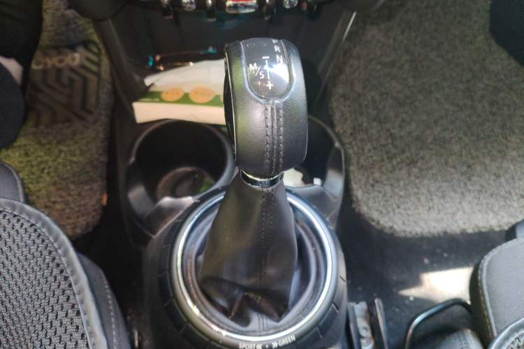 Used MINI 2016 1.5T COOPER Avant-Garde Gear Lever