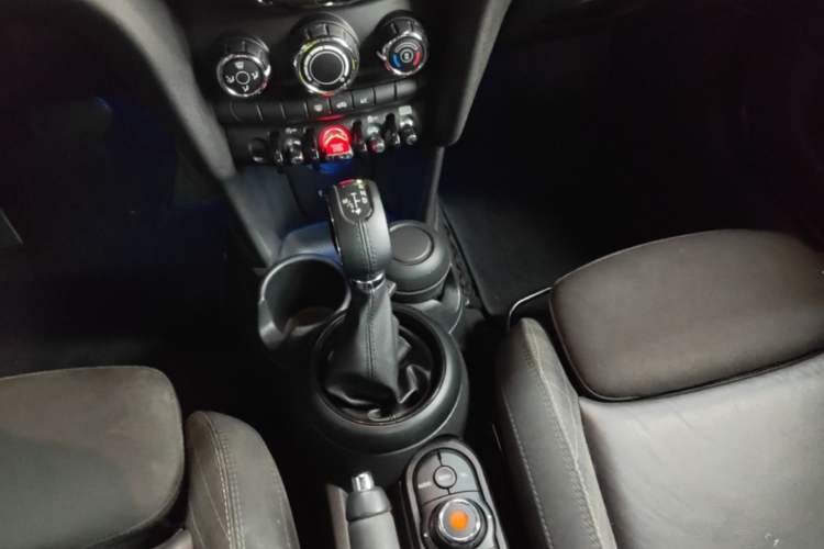 Used MINI 2016 1.5T COOPER Five-Door Edition Gear Lever