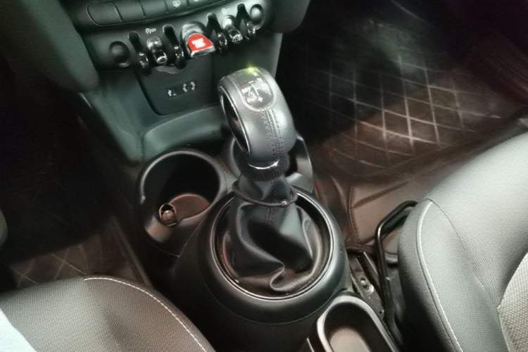 Used MINI 2016 1.2T ONE Five-Door Edition Gear Lever
