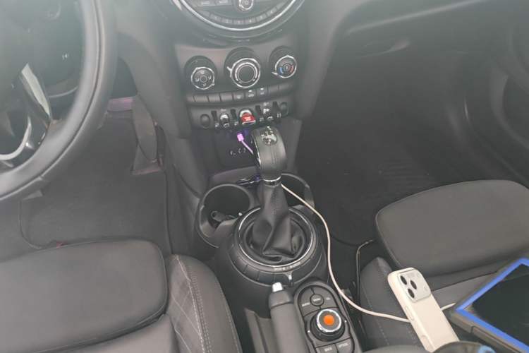 Used MINI 2016 1.5T COOPER Five-Door Edition Gear Lever