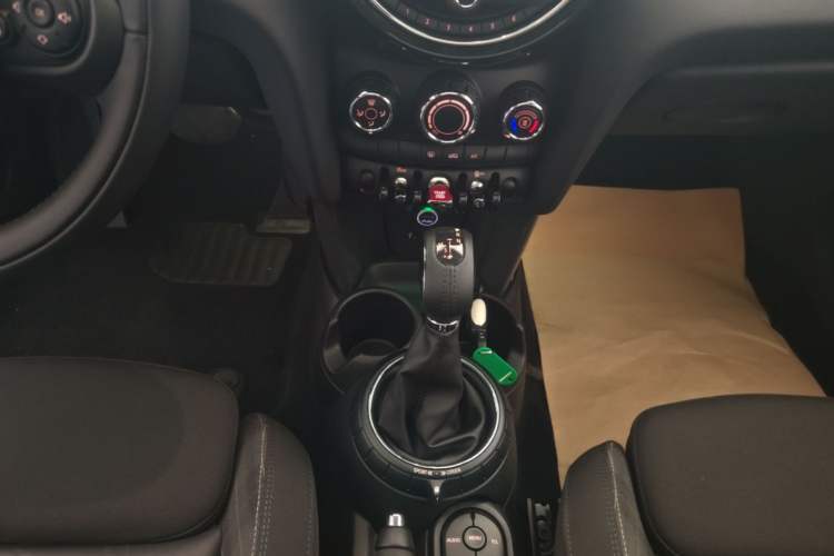 Used MINI 2016 1.5T COOPER Five-Door Edition Gear Lever