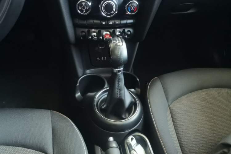 Used MINI 2016 1.2T ONE Pioneer Edition Five-Door Version Gear Lever