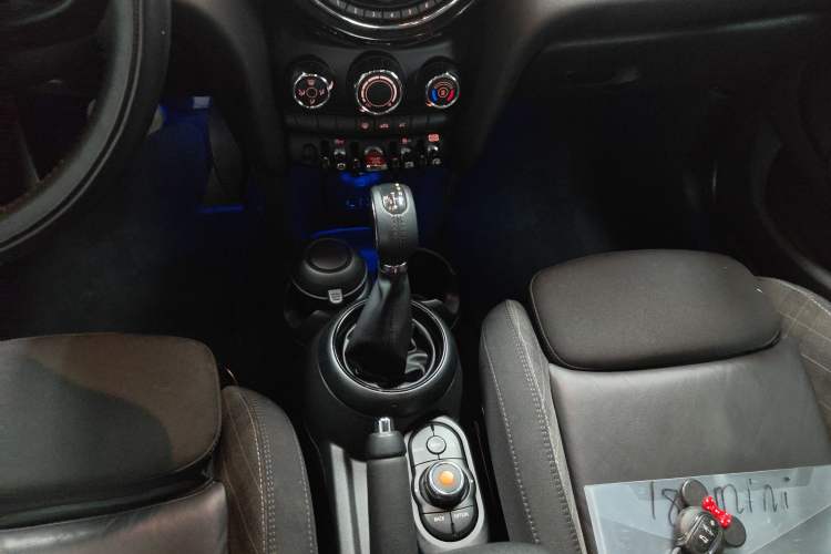 Used MINI 2016 1.5T COOPER Five-Door Edition Gear Lever
