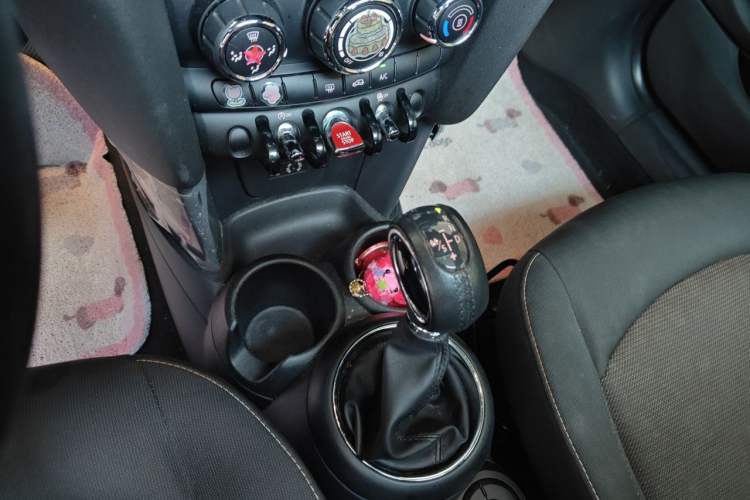 Used MINI 2016 1.2T ONE Pioneer Edition Gear Lever