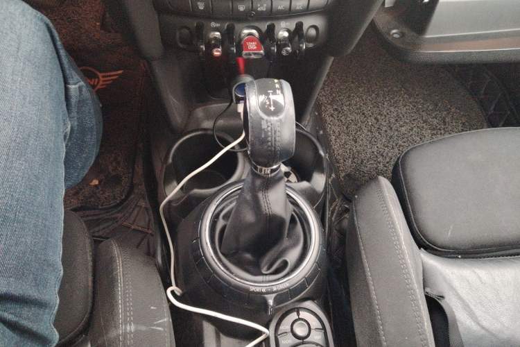 Used MINI 2016 1.5T COOPER Avant-Garde Gear Lever