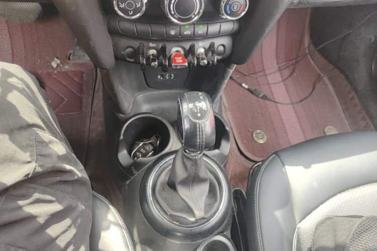 Used MINI 2016 1.2T ONE Pioneer Edition Gear Lever